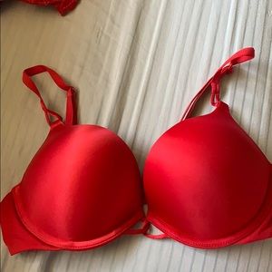 Victoria’s Secret Miraculous Plunge Bra